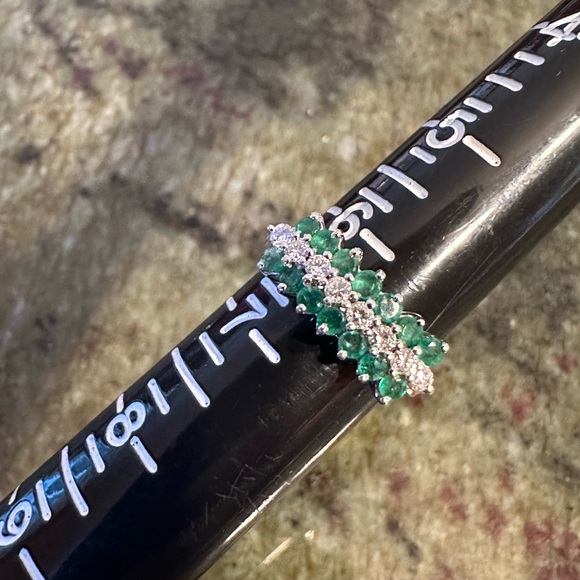 14k White Gold Diamond And Emerald Ring Size 6 1/2 - Picture 3 of 8